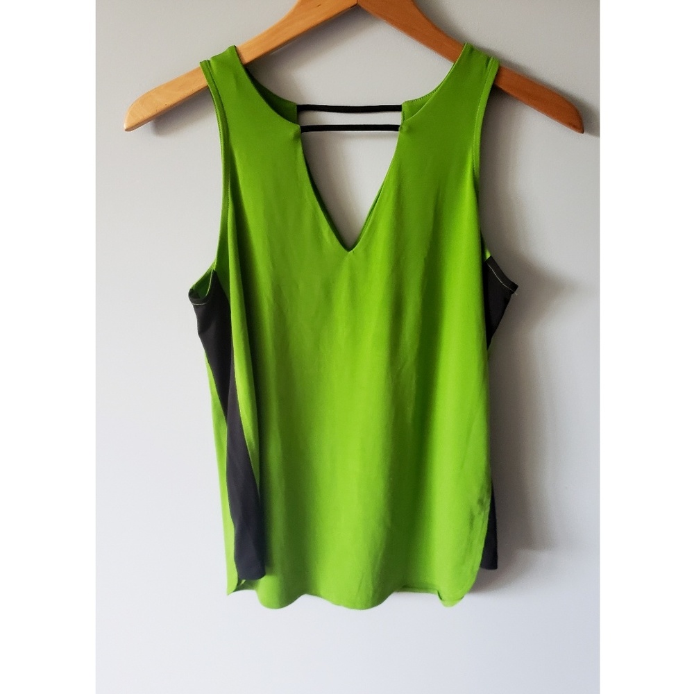 2/20 Worthington Size M Green Sleeveless Blouse A7